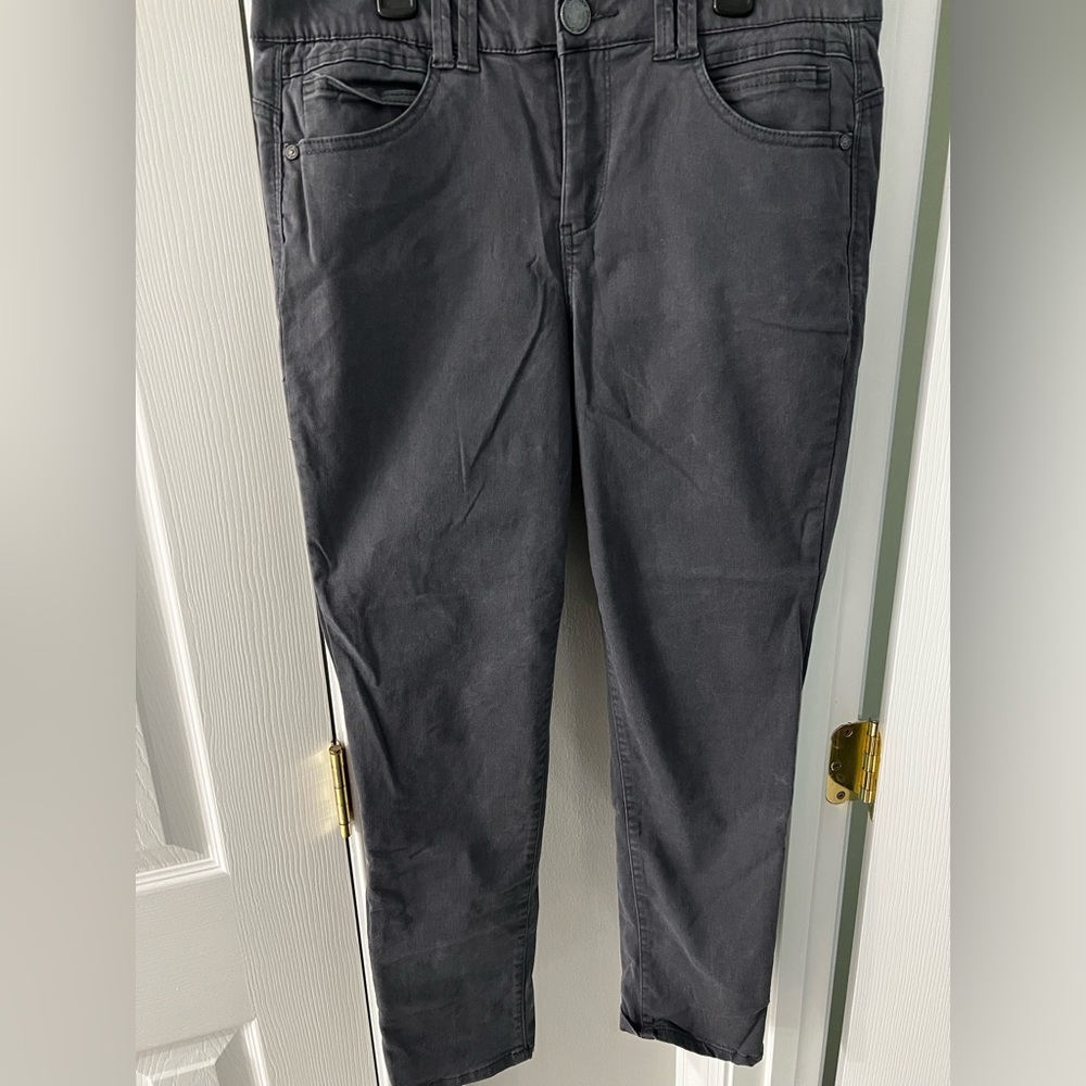 Democracy Grey Jean Capris Size 10